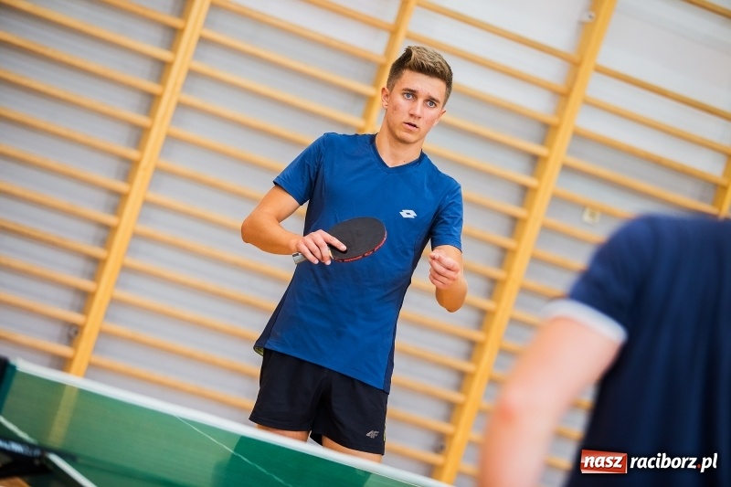 Zdjęcie w galerii na portalu naszraciborz.pl: Finały rejonowe w tenisie stołowym w MOS-ie wiadomości z regionu