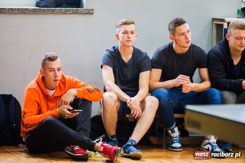 Zdjęcie w galerii na portalu naszraciborz.pl: Finały rejonowe w tenisie stołowym w MOS-ie wiadomości z regionu