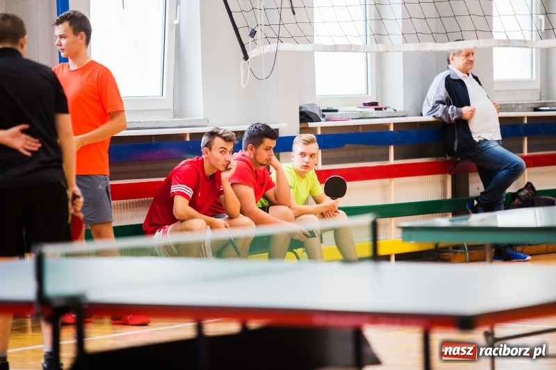 Zdjęcie w galerii na portalu naszraciborz.pl: Finały rejonowe w tenisie stołowym w MOS-ie wiadomości z regionu