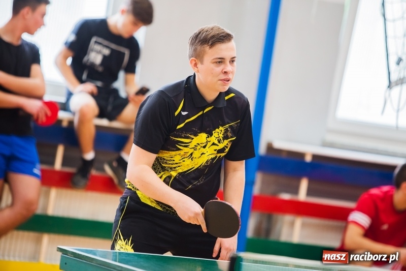 Zdjęcie w galerii na portalu naszraciborz.pl: Finały rejonowe w tenisie stołowym w MOS-ie wiadomości z regionu