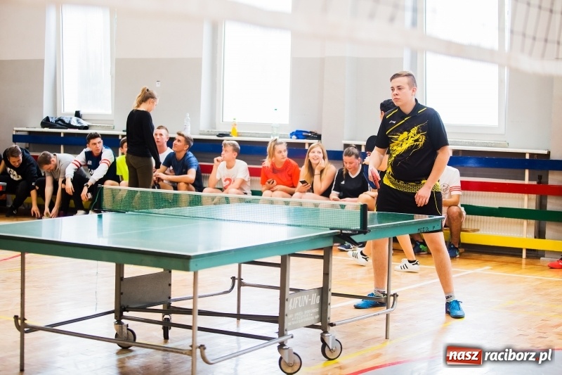 Zdjęcie w galerii na portalu naszraciborz.pl: Finały rejonowe w tenisie stołowym w MOS-ie wiadomości z regionu
