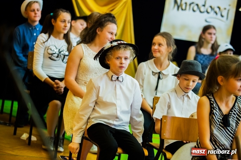 Zdjęcie w galerii na portalu naszraciborz.pl: Uroczysta akademia z okazji święta KEN w SP13 wiadomości z regionu