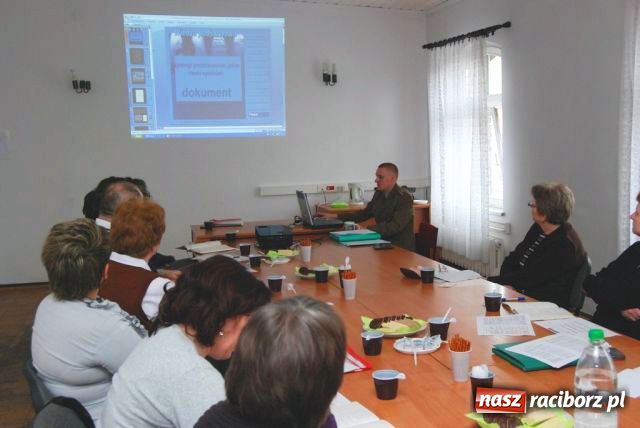 Zdjęcie w galerii na portalu naszraciborz.pl: Konferencja w placówce Straży Granicznej wiadomości z regionu