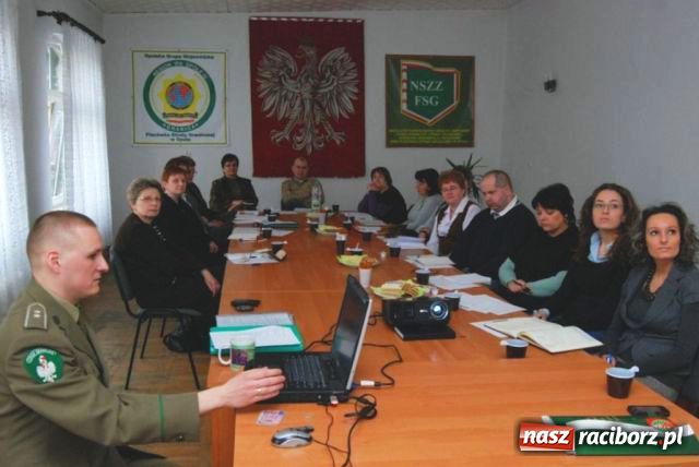 Zdjęcie w galerii na portalu naszraciborz.pl: Konferencja w placówce Straży Granicznej wiadomości z regionu