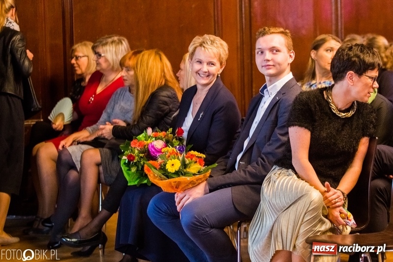 Zdjęcie w galerii na portalu naszraciborz.pl: Życzenia i podziękowania, czyli Dzień Edukacji Narodowej w ZSO nr 1 wiadomości z regionu