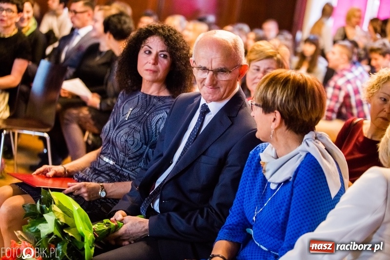 Zdjęcie w galerii na portalu naszraciborz.pl: Życzenia i podziękowania, czyli Dzień Edukacji Narodowej w ZSO nr 1 wiadomości z regionu