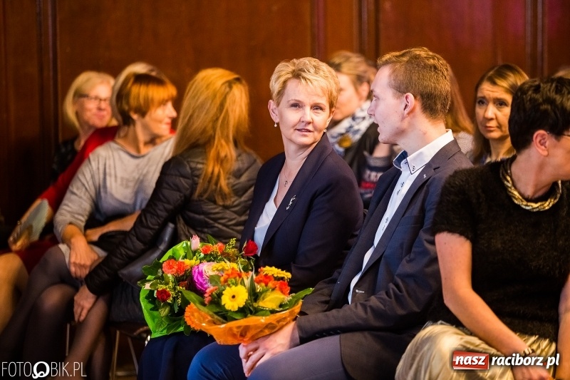 Zdjęcie w galerii na portalu naszraciborz.pl: Życzenia i podziękowania, czyli Dzień Edukacji Narodowej w ZSO nr 1 wiadomości z regionu