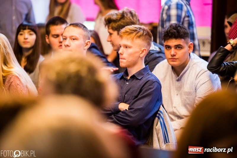 Zdjęcie w galerii na portalu naszraciborz.pl: Życzenia i podziękowania, czyli Dzień Edukacji Narodowej w ZSO nr 1 wiadomości z regionu