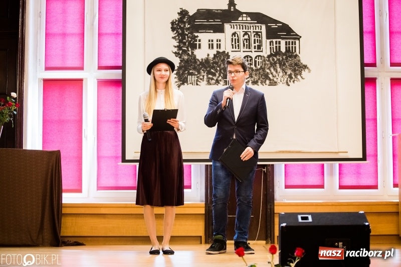 Zdjęcie w galerii na portalu naszraciborz.pl: Życzenia i podziękowania, czyli Dzień Edukacji Narodowej w ZSO nr 1 wiadomości z regionu