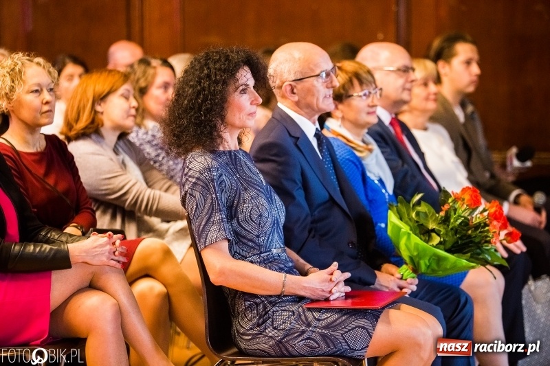 Zdjęcie w galerii na portalu naszraciborz.pl: Życzenia i podziękowania, czyli Dzień Edukacji Narodowej w ZSO nr 1 wiadomości z regionu