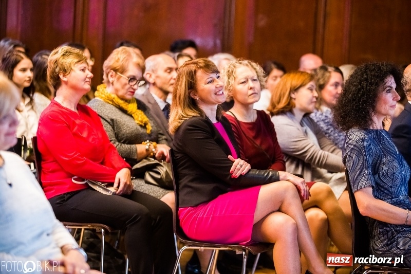Zdjęcie w galerii na portalu naszraciborz.pl: Życzenia i podziękowania, czyli Dzień Edukacji Narodowej w ZSO nr 1 wiadomości z regionu