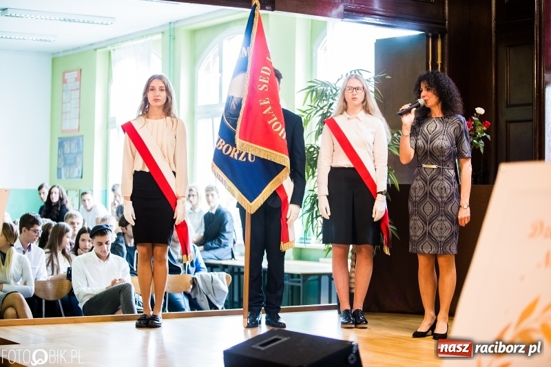 Zdjęcie w galerii na portalu naszraciborz.pl: Życzenia i podziękowania, czyli Dzień Edukacji Narodowej w ZSO nr 1 wiadomości z regionu