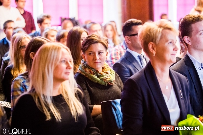Zdjęcie w galerii na portalu naszraciborz.pl: Życzenia i podziękowania, czyli Dzień Edukacji Narodowej w ZSO nr 1 wiadomości z regionu