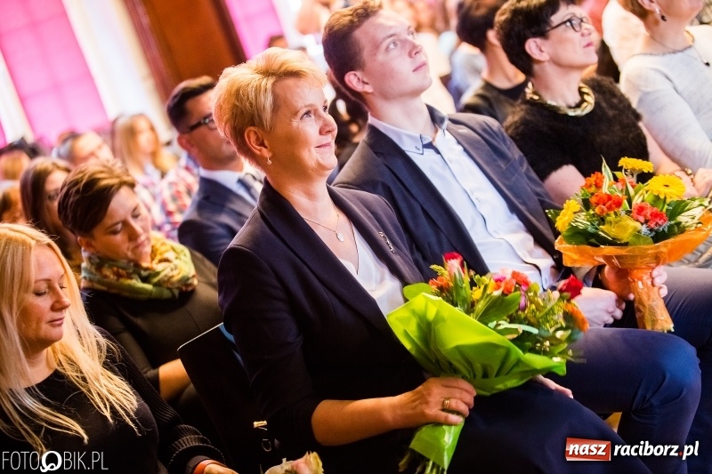 Zdjęcie w galerii na portalu naszraciborz.pl: Życzenia i podziękowania, czyli Dzień Edukacji Narodowej w ZSO nr 1 wiadomości z regionu