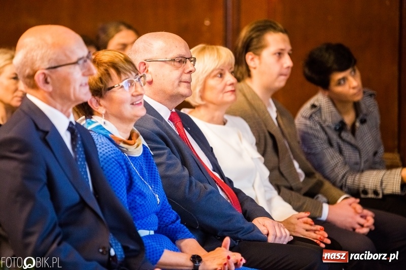 Zdjęcie w galerii na portalu naszraciborz.pl: Życzenia i podziękowania, czyli Dzień Edukacji Narodowej w ZSO nr 1 wiadomości z regionu