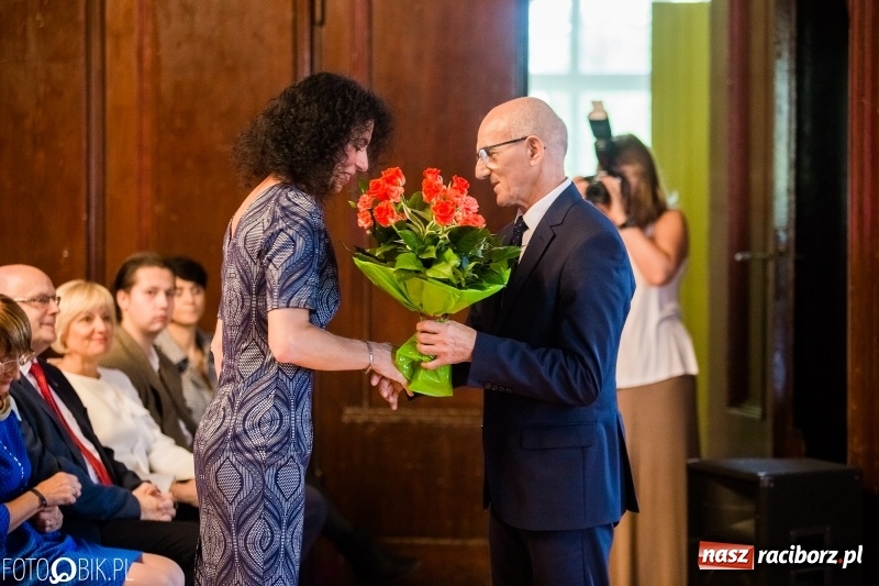 Zdjęcie w galerii na portalu naszraciborz.pl: Życzenia i podziękowania, czyli Dzień Edukacji Narodowej w ZSO nr 1 wiadomości z regionu