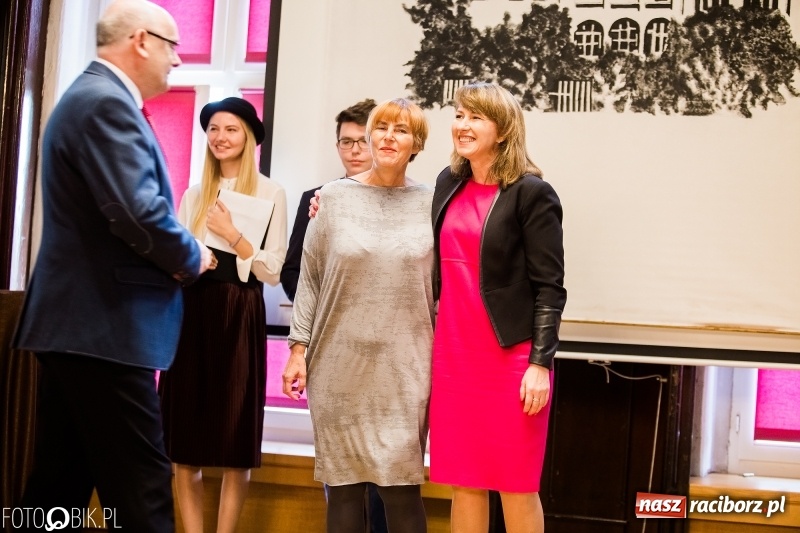 Zdjęcie w galerii na portalu naszraciborz.pl: Życzenia i podziękowania, czyli Dzień Edukacji Narodowej w ZSO nr 1 wiadomości z regionu