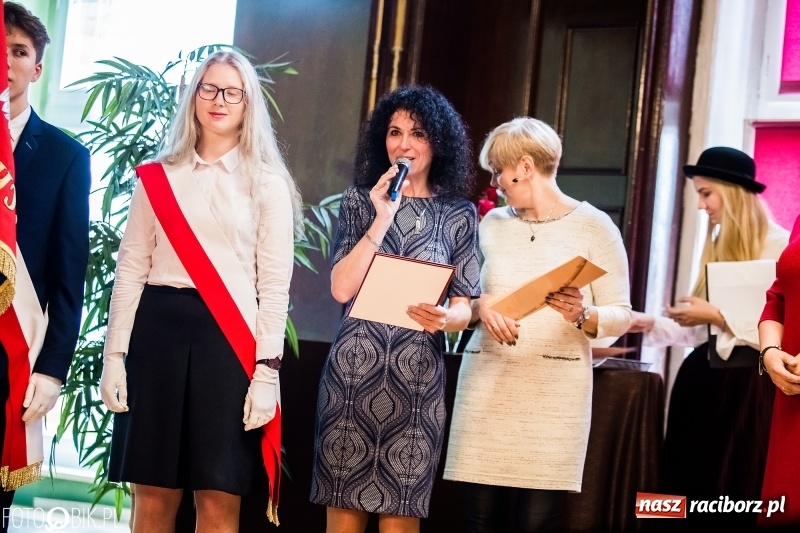 Zdjęcie w galerii na portalu naszraciborz.pl: Życzenia i podziękowania, czyli Dzień Edukacji Narodowej w ZSO nr 1 wiadomości z regionu