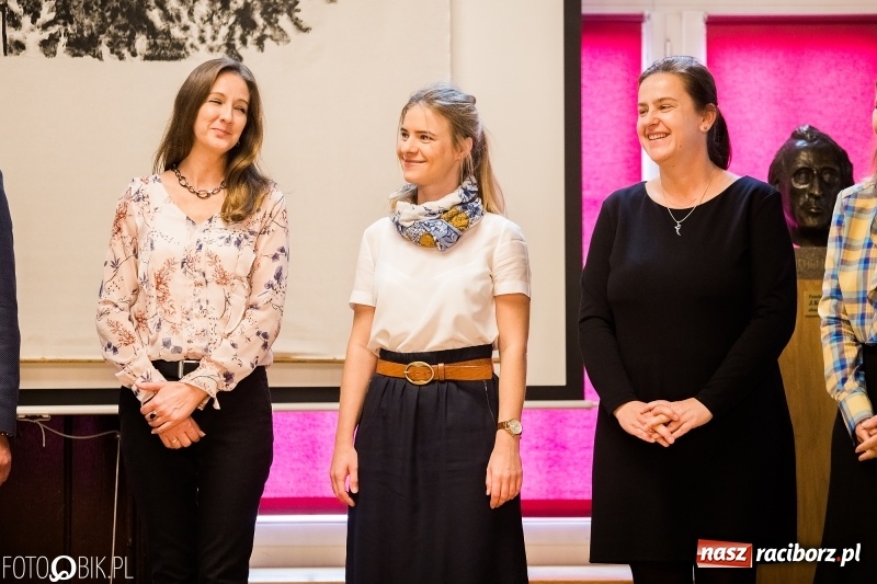 Zdjęcie w galerii na portalu naszraciborz.pl: Życzenia i podziękowania, czyli Dzień Edukacji Narodowej w ZSO nr 1 wiadomości z regionu