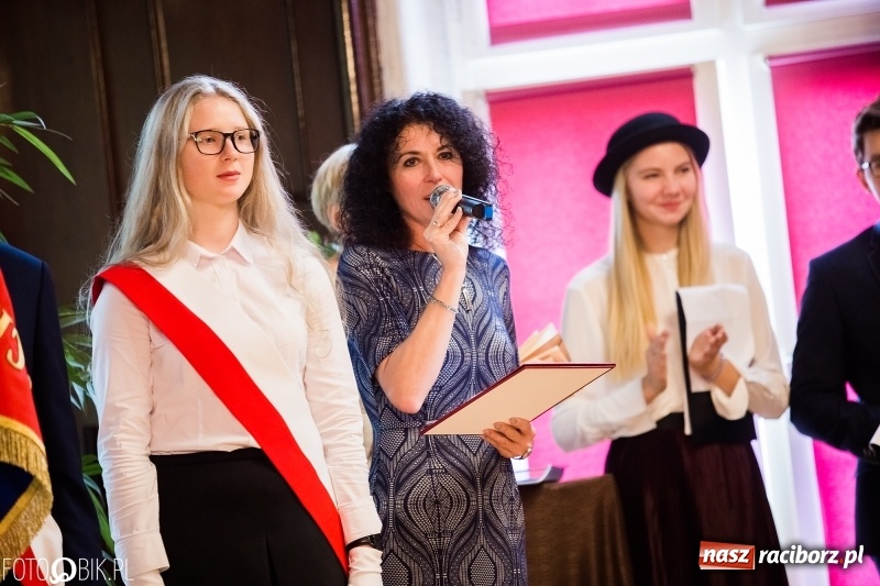 Zdjęcie w galerii na portalu naszraciborz.pl: Życzenia i podziękowania, czyli Dzień Edukacji Narodowej w ZSO nr 1 wiadomości z regionu