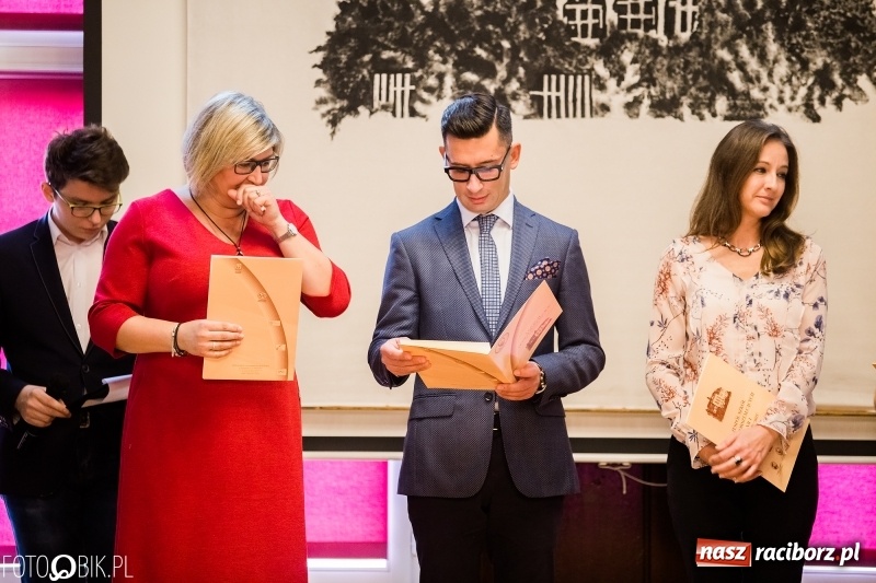 Zdjęcie w galerii na portalu naszraciborz.pl: Życzenia i podziękowania, czyli Dzień Edukacji Narodowej w ZSO nr 1 wiadomości z regionu