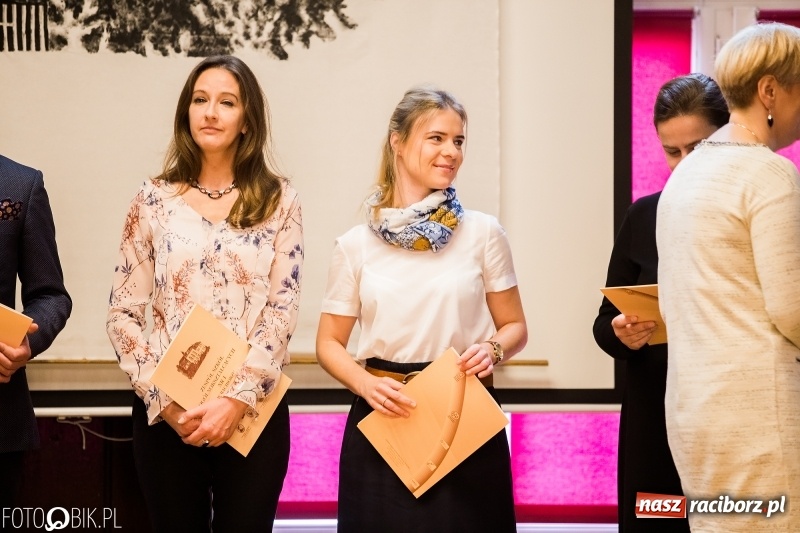 Zdjęcie w galerii na portalu naszraciborz.pl: Życzenia i podziękowania, czyli Dzień Edukacji Narodowej w ZSO nr 1 wiadomości z regionu