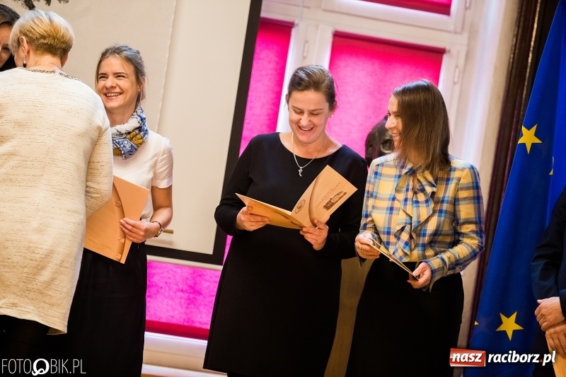 Zdjęcie w galerii na portalu naszraciborz.pl: Życzenia i podziękowania, czyli Dzień Edukacji Narodowej w ZSO nr 1 wiadomości z regionu