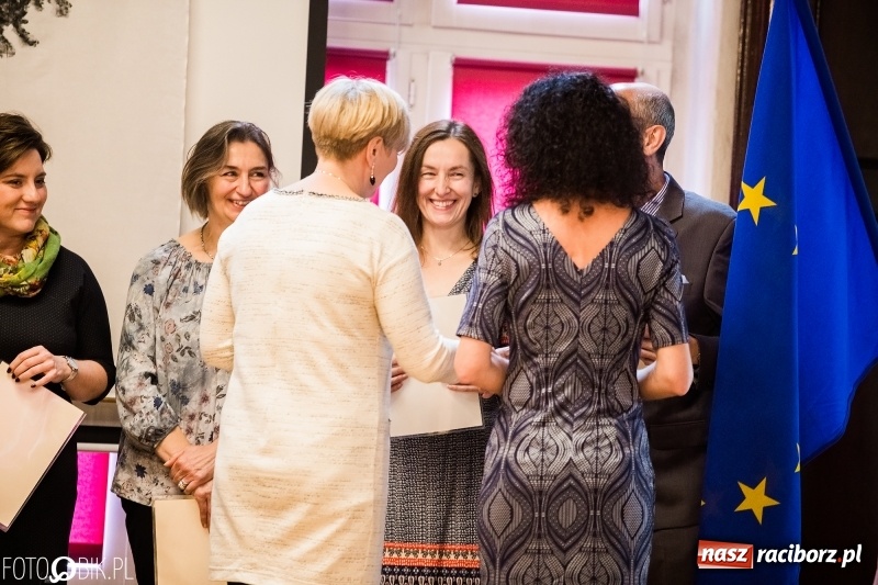 Zdjęcie w galerii na portalu naszraciborz.pl: Życzenia i podziękowania, czyli Dzień Edukacji Narodowej w ZSO nr 1 wiadomości z regionu