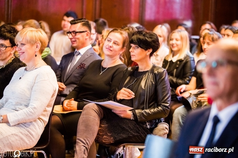 Zdjęcie w galerii na portalu naszraciborz.pl: Życzenia i podziękowania, czyli Dzień Edukacji Narodowej w ZSO nr 1 wiadomości z regionu