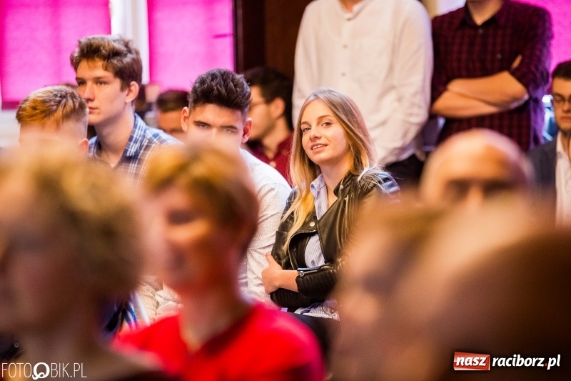 Zdjęcie w galerii na portalu naszraciborz.pl: Życzenia i podziękowania, czyli Dzień Edukacji Narodowej w ZSO nr 1 wiadomości z regionu