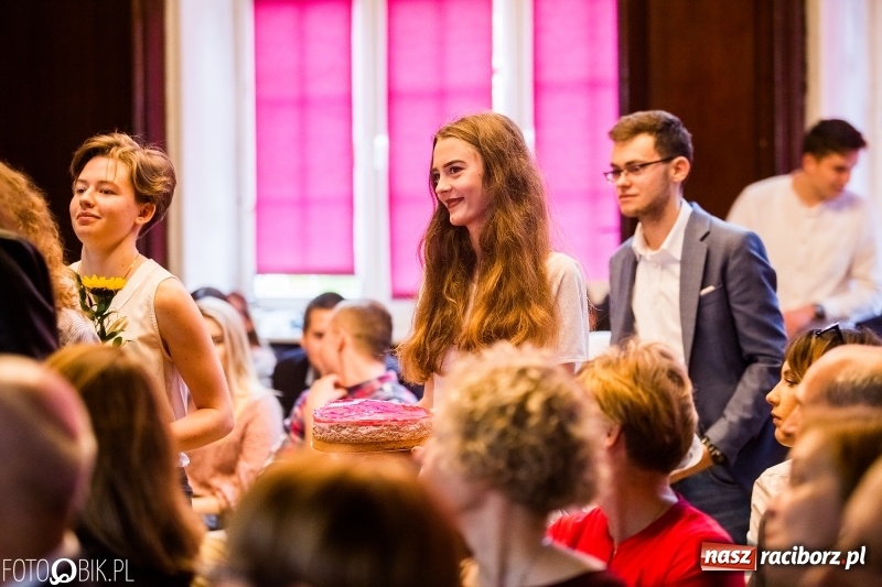 Zdjęcie w galerii na portalu naszraciborz.pl: Życzenia i podziękowania, czyli Dzień Edukacji Narodowej w ZSO nr 1 wiadomości z regionu