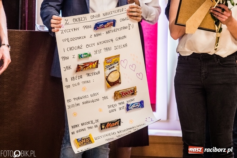 Zdjęcie w galerii na portalu naszraciborz.pl: Życzenia i podziękowania, czyli Dzień Edukacji Narodowej w ZSO nr 1 wiadomości z regionu