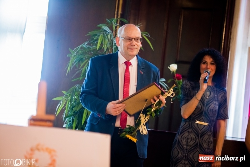 Zdjęcie w galerii na portalu naszraciborz.pl: Życzenia i podziękowania, czyli Dzień Edukacji Narodowej w ZSO nr 1 wiadomości z regionu