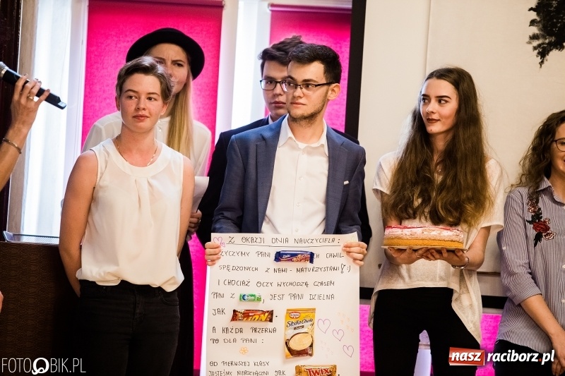 Zdjęcie w galerii na portalu naszraciborz.pl: Życzenia i podziękowania, czyli Dzień Edukacji Narodowej w ZSO nr 1 wiadomości z regionu