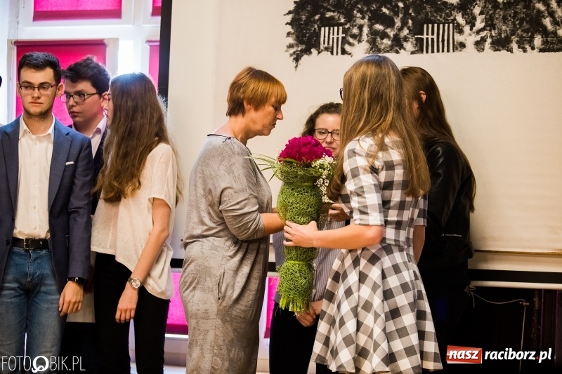 Zdjęcie w galerii na portalu naszraciborz.pl: Życzenia i podziękowania, czyli Dzień Edukacji Narodowej w ZSO nr 1 wiadomości z regionu