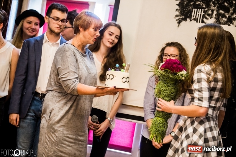 Zdjęcie w galerii na portalu naszraciborz.pl: Życzenia i podziękowania, czyli Dzień Edukacji Narodowej w ZSO nr 1 wiadomości z regionu