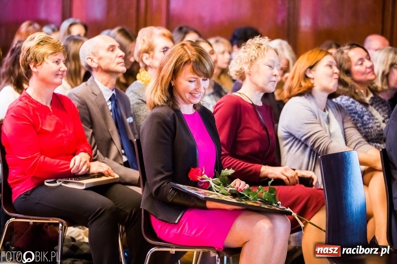 Zdjęcie w galerii na portalu naszraciborz.pl: Życzenia i podziękowania, czyli Dzień Edukacji Narodowej w ZSO nr 1 wiadomości z regionu