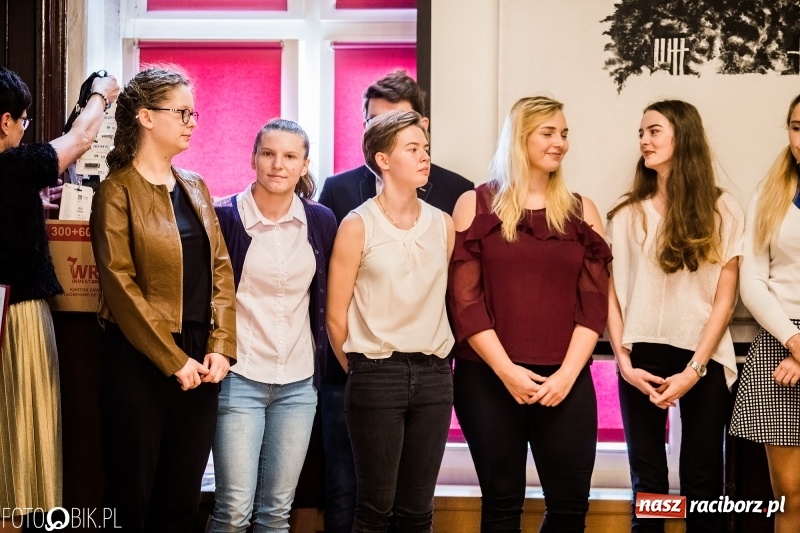 Zdjęcie w galerii na portalu naszraciborz.pl: Życzenia i podziękowania, czyli Dzień Edukacji Narodowej w ZSO nr 1 wiadomości z regionu