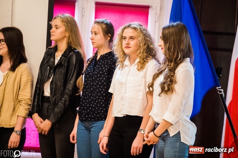 Zdjęcie w galerii na portalu naszraciborz.pl: Życzenia i podziękowania, czyli Dzień Edukacji Narodowej w ZSO nr 1 wiadomości z regionu