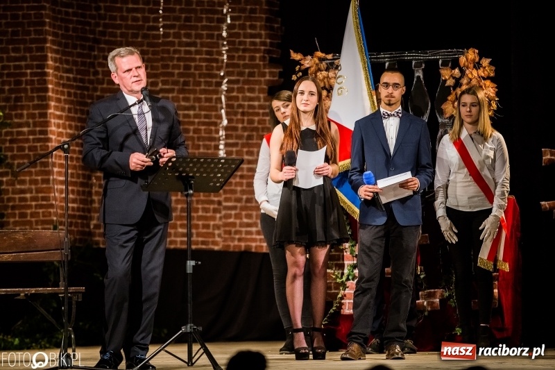 Zdjęcie w galerii na portalu naszraciborz.pl: Dzień Edukacji Narodowej. Uroczysta akademia CKZiU nr 1 w Strzesze wiadomości z regionu
