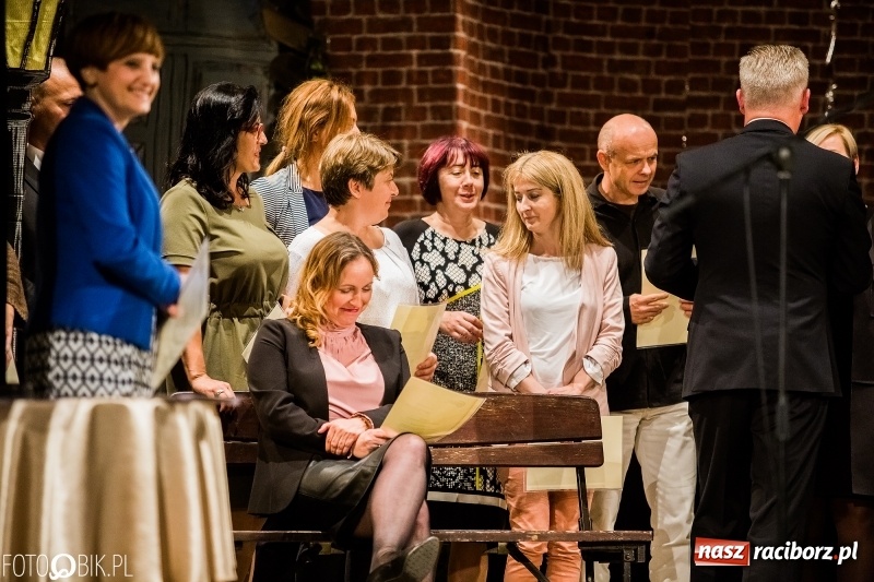 Zdjęcie w galerii na portalu naszraciborz.pl: Dzień Edukacji Narodowej. Uroczysta akademia CKZiU nr 1 w Strzesze wiadomości z regionu