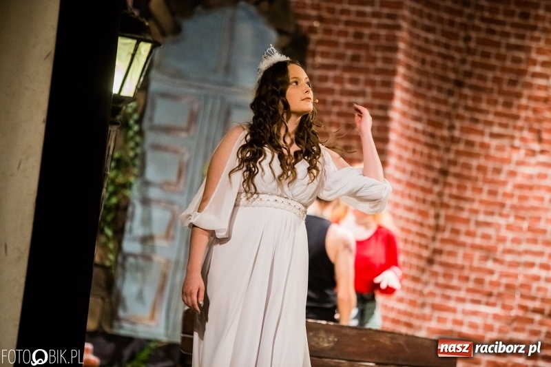 Zdjęcie w galerii na portalu naszraciborz.pl: Dzień Edukacji Narodowej. Uroczysta akademia CKZiU nr 1 w Strzesze wiadomości z regionu