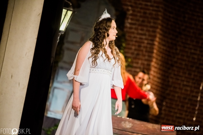 Zdjęcie w galerii na portalu naszraciborz.pl: Dzień Edukacji Narodowej. Uroczysta akademia CKZiU nr 1 w Strzesze wiadomości z regionu