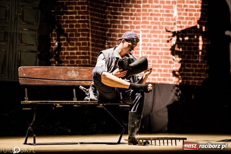 Zdjęcie w galerii na portalu naszraciborz.pl: Dzień Edukacji Narodowej. Uroczysta akademia CKZiU nr 1 w Strzesze wiadomości z regionu