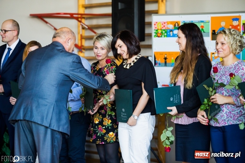 Zdjęcie w galerii na portalu naszraciborz.pl: Miejskie obchody Dnia Edukacji Narodowej wiadomości z regionu