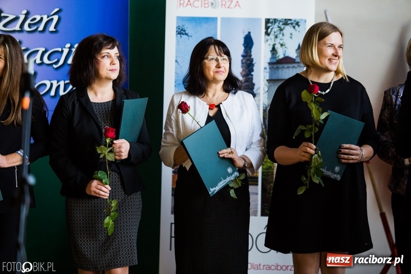 Zdjęcie w galerii na portalu naszraciborz.pl: Miejskie obchody Dnia Edukacji Narodowej wiadomości z regionu