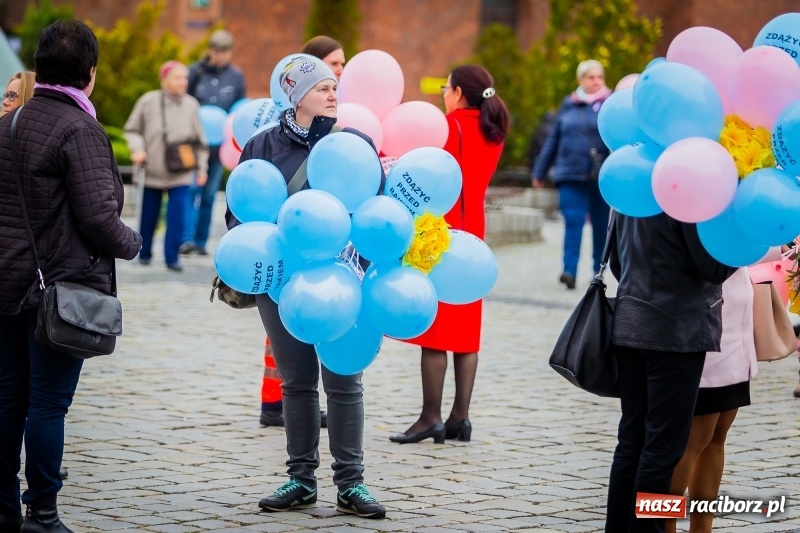 Zdjęcie w galerii na portalu naszraciborz.pl: XVIII Marsz Nadziei. Raciborzanie solidarni z osobami dotkniętymi nowotworem FOTO i WIDEO wiadomości z regionu