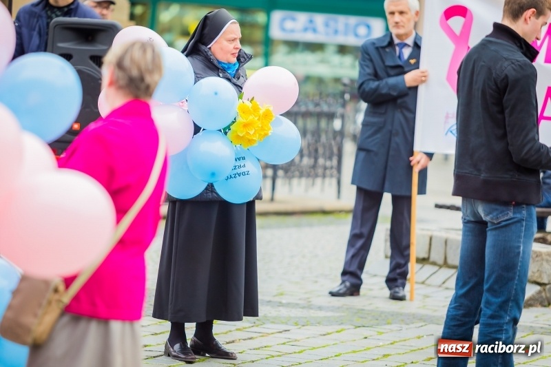 Zdjęcie w galerii na portalu naszraciborz.pl: XVIII Marsz Nadziei. Raciborzanie solidarni z osobami dotkniętymi nowotworem FOTO i WIDEO wiadomości z regionu