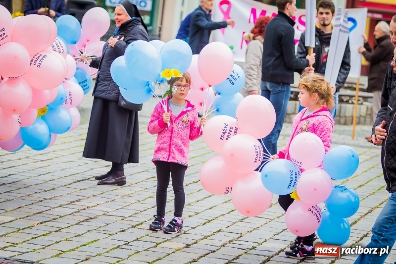 Zdjęcie w galerii na portalu naszraciborz.pl: XVIII Marsz Nadziei. Raciborzanie solidarni z osobami dotkniętymi nowotworem FOTO i WIDEO wiadomości z regionu