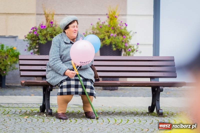 Zdjęcie w galerii na portalu naszraciborz.pl: XVIII Marsz Nadziei. Raciborzanie solidarni z osobami dotkniętymi nowotworem FOTO i WIDEO wiadomości z regionu
